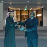 وفد كيني يدعو المهتمين بالسلام والأمن العالمي لزيارة (اعتدال)